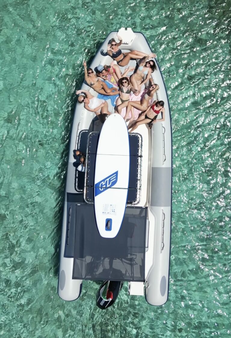 Boat rental with skipper La Maddalena: Experience the Islands Properly